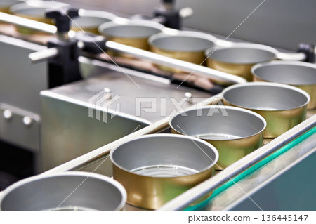 Empty cans on conveyor of food factory 136445147