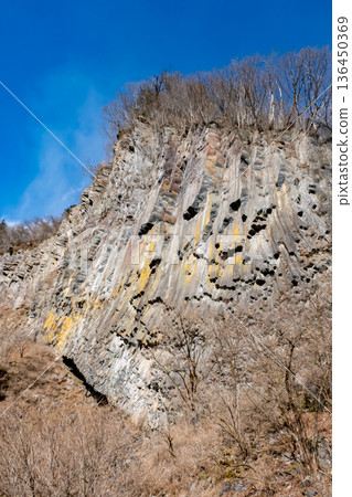 日光華嚴瀑布周圍的懸崖 136450369