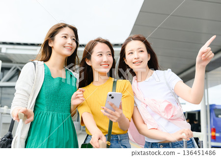 與朋友一起旅行 ■拍攝合作:關西國際機場(KIX) 與朋友一起旅行 ■拍攝合作:關西國際機場(KIX) 136451486