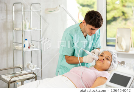 Using and cold hammer whitening attachment 136454042