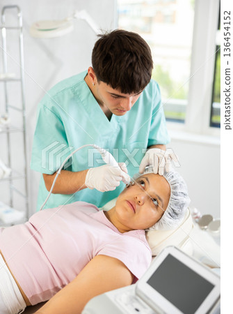 Utilizing RF lifting attachment 136454152