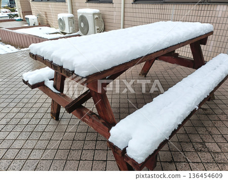Snow-covered table bench Snow-covered table bench 136454609