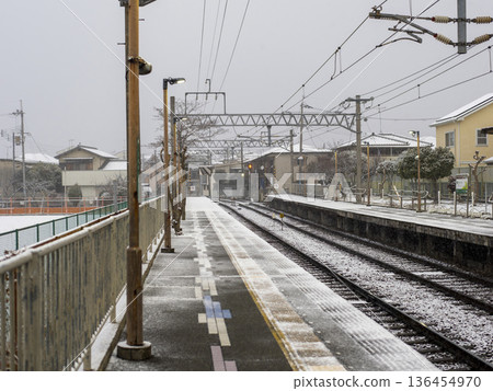 下雪的火車站 136454970