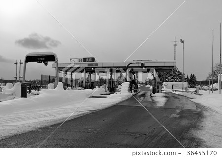 Black and white of the snow-covered Eniwa Tollgate on the expressway in January 136455170