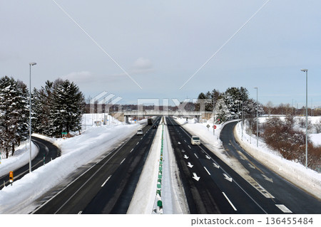 "Hokkaido in January" Snow-covered highway "Eniwa IC" "Hokkaido in January" Snow-covered highway "Eniwa IC" 136455484