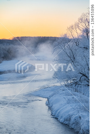 A fantastic view of Otowa Bridge and a wind storm in the early winter morning in Tsurui Village, Hokkaido 136455896