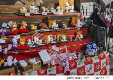 馬年生肖飾品、生肖人偶攤位、新年吉祥物出售 136455962