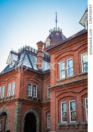 北海道札幌市原北海道政府辦公大樓（紅磚樓）的冬季景色 136456047