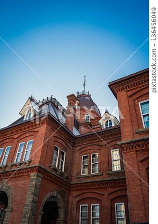 北海道札幌市原北海道政府辦公大樓（紅磚樓）的冬季景色 136456049