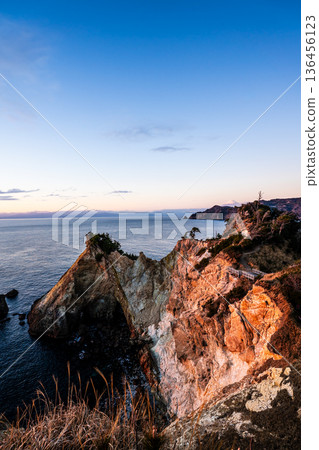 小金崎岬、宇摩岩日落和富士山 [靜岡縣賀茂郡西豆町] 136456123