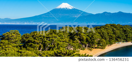 美濱岬和富士山全景【靜岡縣沼津市】 美濱岬和富士山全景【靜岡縣沼津市】 136456231