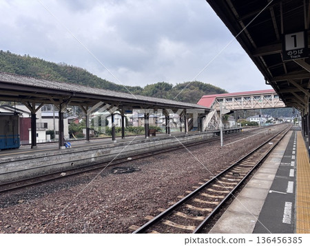 Yawatahama Station, a filming location that has appeared in Makoto Shinkai's works Yawatahama Station, a filming location that has appeared in Makoto Shinkai's works 136456385