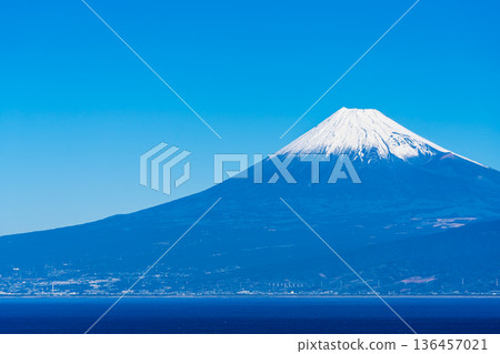 從出會岬眺望富士山 [靜岡縣沼津市] 136457021
