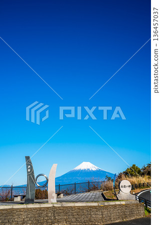 從出會岬眺望富士山 [靜岡縣沼津市] 136457037