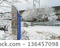 [Chiba City, Chiba Prefecture] Oyumino - Four Seasons Road - A snowy spring road and a footbridge leading to Oyumino Station 136457098