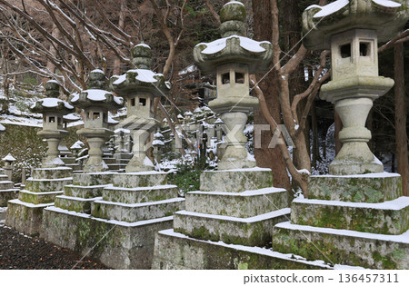 An extra sacred place on the Shikoku Pilgrimage. Stone lanterns and the Buddhist Kannon statue that prevents senility line the approach to Hashikura-ji Temple, the 15th temple of the Shikoku Special Twenty Sacred Sites. An extra sacred place on the Shikoku Pilgrimage. Stone lanterns and the Buddhist Kannon statue that prevents senility line the approach to Hashikura-ji Temple, the 15th temple of the Shikoku Special Twenty Sacred Sites. 136457311