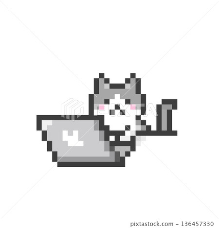一隻三色貓正在操作一台像素化的電腦 136457330