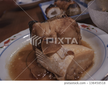 鮮味濃鬱！居酒屋的慢燉黃尾魚 136458518