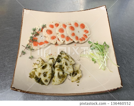 蓮藕、鱈魚子、綠紫菜奶油 蓮藕、鱈魚子、綠紫菜奶油 136460552