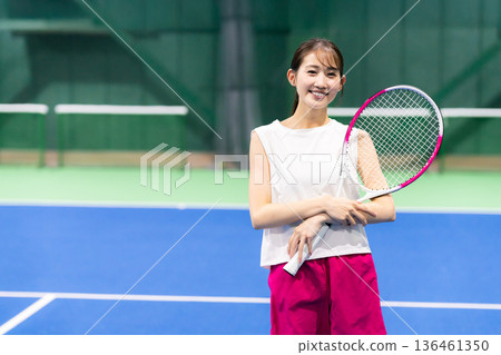 打網球的女人 136461350
