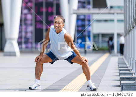 高級男子伸展 136461727