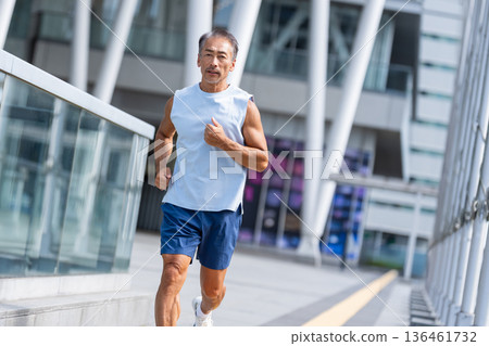 Senior man running Senior man running 136461732