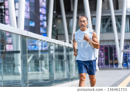 Senior man running Senior man running 136461733