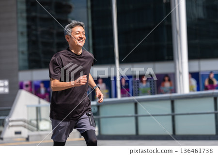 Middle man jogging Middle man jogging 136461738