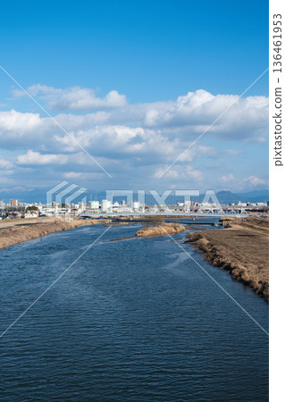 View of Kumamoto city from Kumamoto Nishi Ohashi Bridge, the flow of the Shirakawa River, and Mount Aso towering in the distance View of Kumamoto city from Kumamoto Nishi Ohashi Bridge, the flow of the Shirakawa River, and Mount Aso towering in the distance 136461953