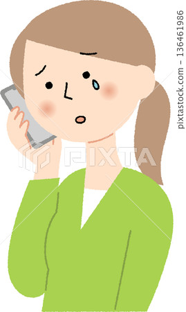 一個哭泣的女人正在用智慧型手機諮詢問題 136461986