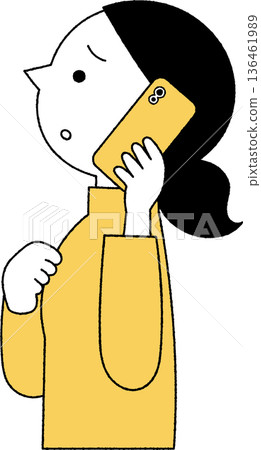 一位神情焦慮的女士正在使用智慧型手機進行諮詢。 一位神情焦慮的女士正在使用智慧型手機進行諮詢。 136461989