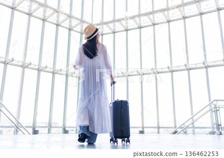 婦女去旅行 136462253