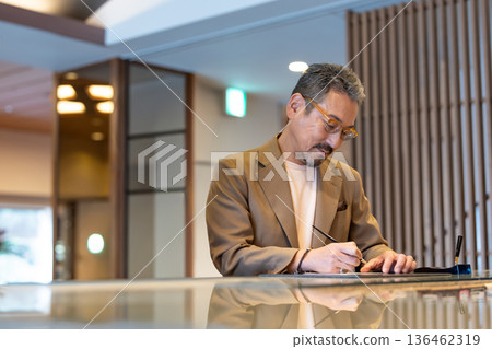 Senior man traveling. Photo courtesy of Ito Ryokuyo. 136462319