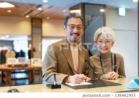 Senior couple traveling. Photo courtesy of Ito Ryokuyo. 136462955