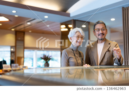 Senior couple traveling. Photo courtesy of Ito Ryokuyo. 136462963