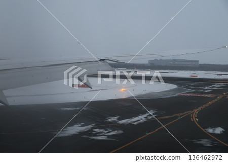 冬季機場 136462972