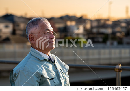 Seniors supporting the workplace 136463457