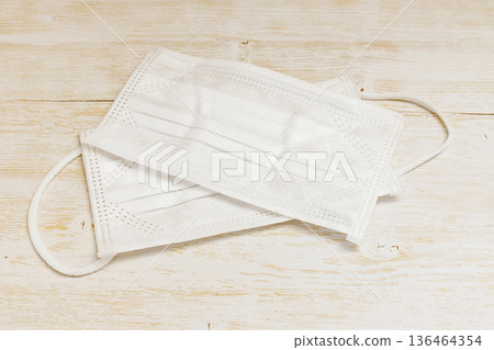 不織布口罩層層疊放 136464354