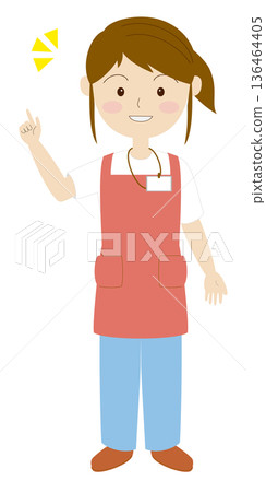 一位身穿圍裙、佩戴名牌的女士微笑著指著什麼。 一位身穿圍裙、佩戴名牌的女士微笑著指著什麼。 136464405