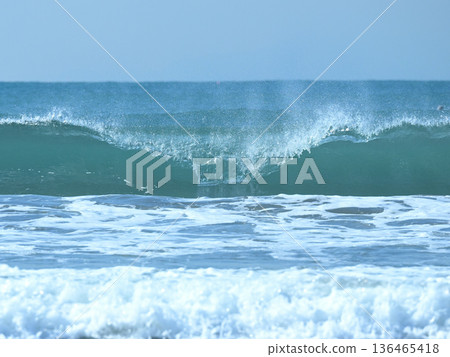 Turquoise waves on Zaimokuza Beach in Kamakura Turquoise waves on Zaimokuza Beach in Kamakura 136465418