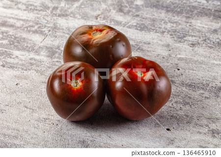 Raw juicy sweet tomato Kumato Raw juicy sweet tomato Kumato 136465910