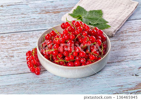 Raw ripe sweet juicy red currant Raw ripe sweet juicy red currant 136465945