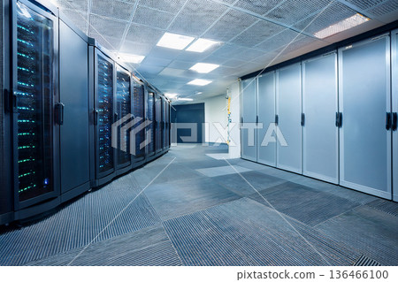 公司內部無人值守伺服器機房 136466100