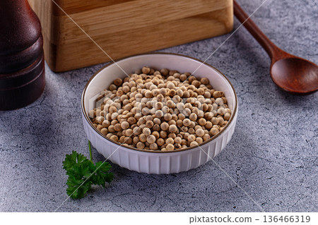 Dry aroma white pepper corn 136466319
