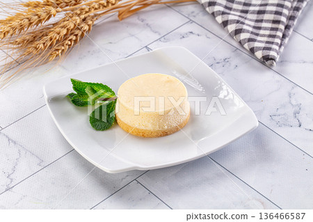 Round dessert cheesecake New York Round dessert cheesecake New York 136466587