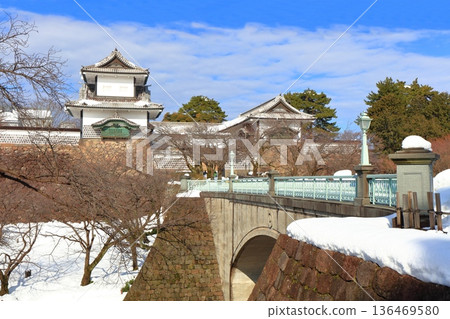 [Ishikawa Prefecture] The silvery white Ishikawa Gate of Kanazawa Castle 136469580
