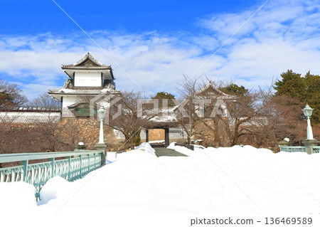 [Ishikawa Prefecture] The silvery white Ishikawa Gate of Kanazawa Castle 136469589