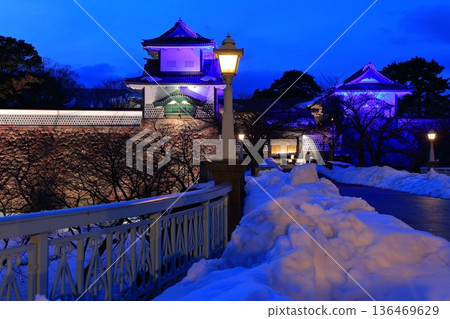 【石川縣】金澤城石川門銀白的夜景 136469629