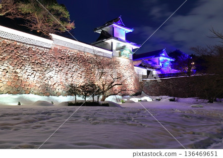 【石川縣】金澤城石川門銀白的夜景 136469651