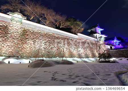 [Ishikawa Prefecture] The silvery white night view of Kanazawa Castle's Ishikawa Gate 136469654